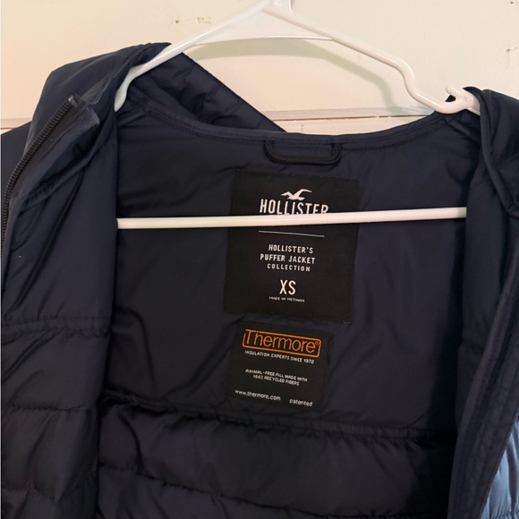 Hollister Women's Dark Navy Quilted Hooded Puffer Jacket - Picture 2 of 5